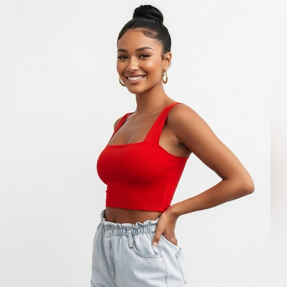 Square-Neck Essential Crop Top - Picture 11 of 14